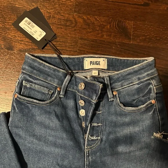 (23) NWT Paige Cindy Crop Jeans - Picture 3 of 10